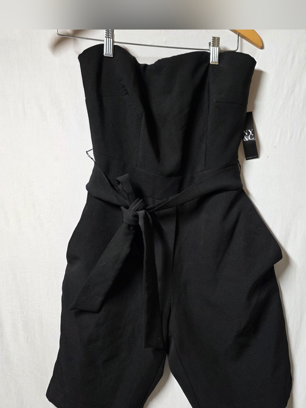 SUPER CUTE NEW YORK & COMPANY BLACK BELTED ROMPER Jumpsuit SIZE SMALL NWT